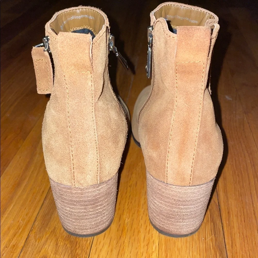 BLONDO Siena Suede Waterproof Chunky Winter Ankle Booties EUC. Size 9